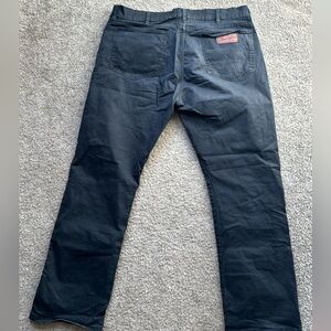 38/30 black Wrangler retrofit slim jeans. Durable and comfy